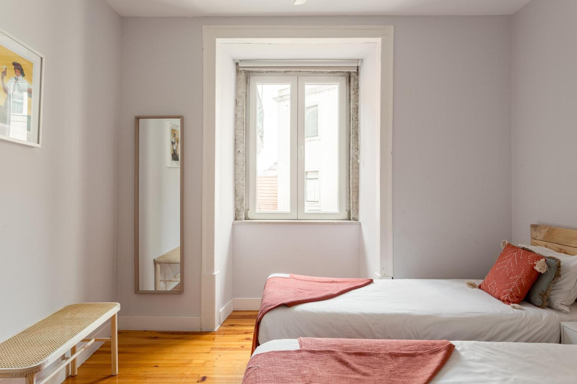 Joivy Inviting Flat Next To Carmo Convent Apartment Lisbon Exterior photo