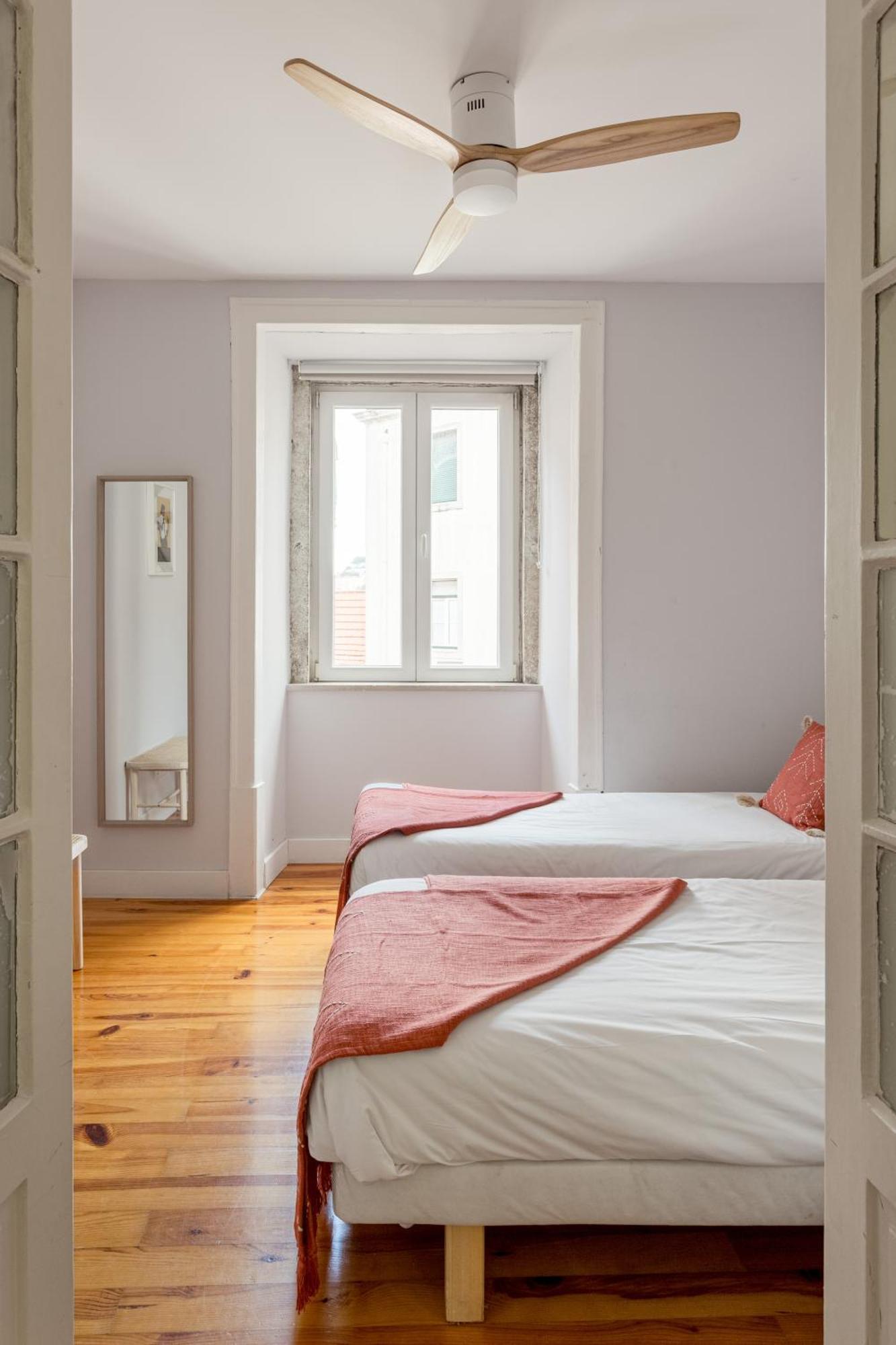 Joivy Inviting Flat Next To Carmo Convent Apartment Lisbon Exterior photo